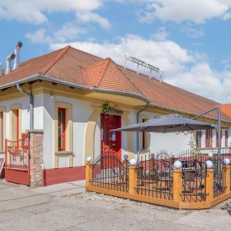 100 Éves Fogadó Szatymaz Exterior foto